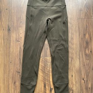 Lululemon leggings, Olive green, Size 6
In Movement High Rise 25” *everlux